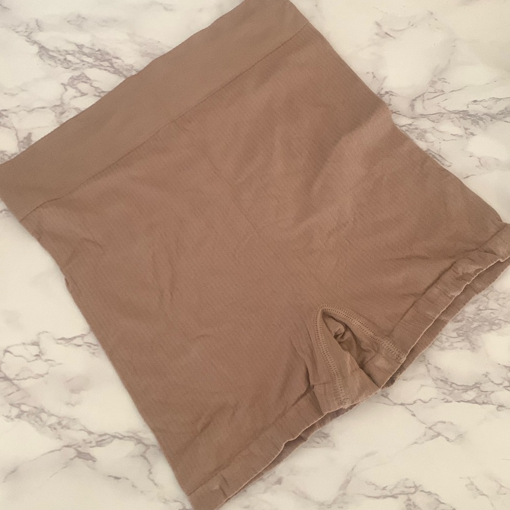 Skims “Desert” Ribbed Shorts - Picture 3 of 3